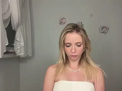 ClaudiaAmore online show from 8, 9, 2025