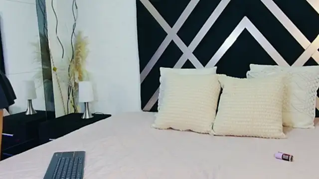 Lily Evaans  online show from 10, 9, 2025