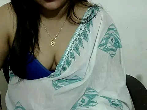 Snapshot of Mon-Luv chatting on 25, 11, 2025 Mon-Luv online show from 25, 11, 2025