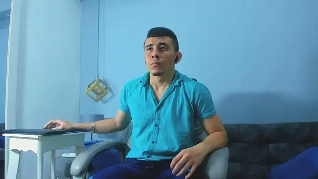 Snapshot of Eross_Santy chatting on 4, 5, 2026 Eross Santy online show from 4, 5, 2026