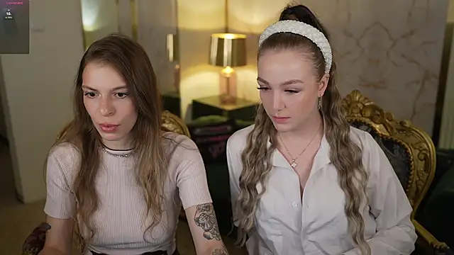 Snapshot of Ella_054 chatting on 13, 11, 2025 Ella 054 online show from 13, 11, 2025