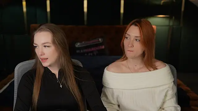 Snapshot of Ella_054 chatting on 27, 11, 2025 Ella 054 online show from 27, 11, 2025