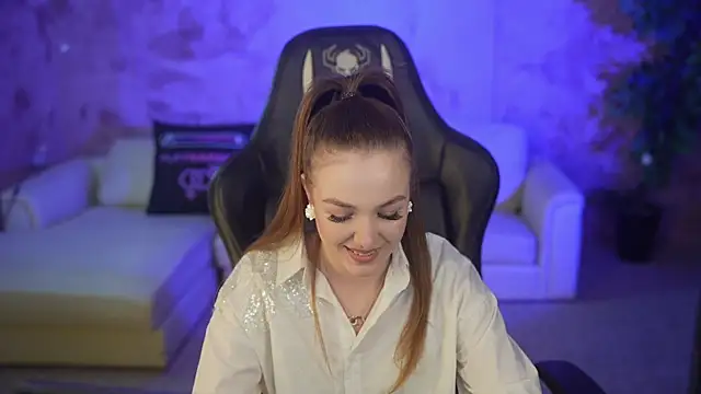 Snapshot of Ella_054 chatting on 2, 11, 2025 Ella 054 online show from 2, 11, 2025