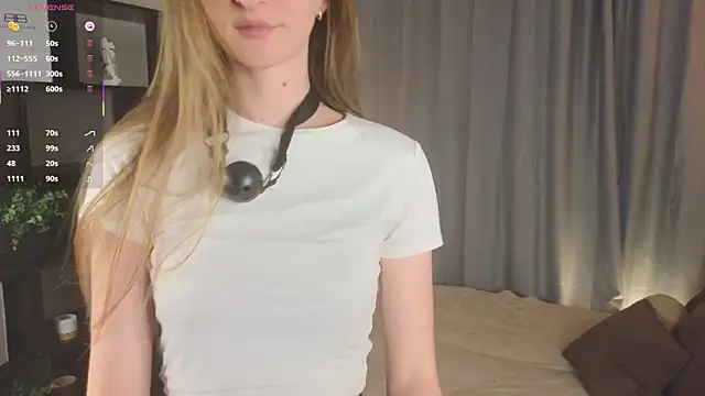 Snapshot of _Iry_ chatting on 4, 10, 2025 Iry online show from 4, 10, 2025