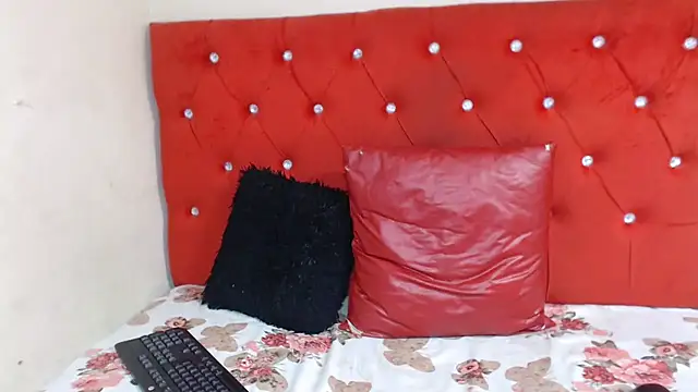 SexyBootie online show from 7, 10, 2025