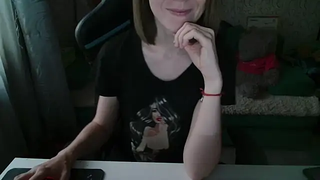 Snapshot of Ogonechekkk chatting on 8, 9, 2025 Ogonechekkk online show from 8, 9, 2025