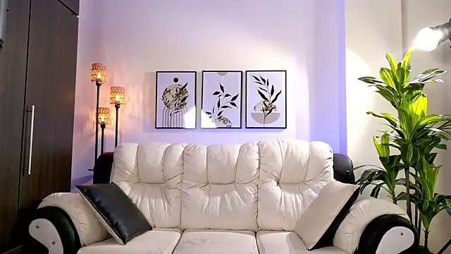 Violeta Foxz online show from 13, 4, 2026