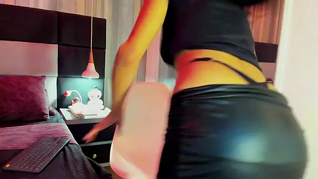 yiyisandoval online show from 6, 1, 2026