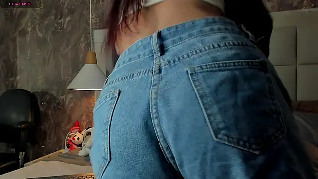 yiyisandoval online show from 8, 4, 2026