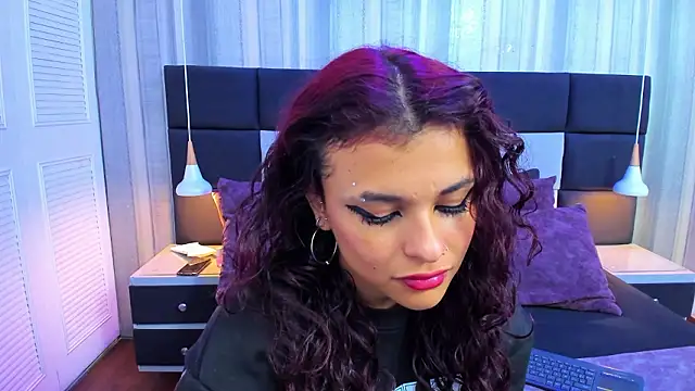 yiyisandoval online show from 25, 3, 2026