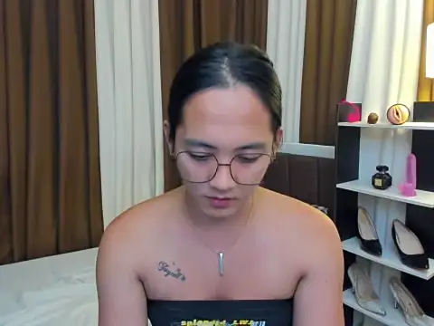 Snapshot of URHottestAngel chatting on 8, 11, 2025 URHottestAngel online show from 8, 11, 2025