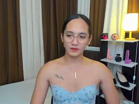 Snapshot of URHottestAngel chatting on 22, 10, 2025 URHottestAngel online show from 22, 10, 2025