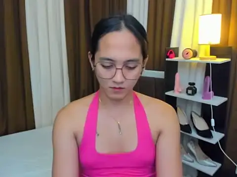 Snapshot of URHottestAngel chatting on 23, 10, 2025 URHottestAngel online show from 23, 10, 2025