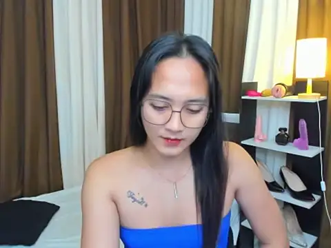 Snapshot of URHottestAngel chatting on 9, 10, 2025 URHottestAngel online show from 9, 10, 2025