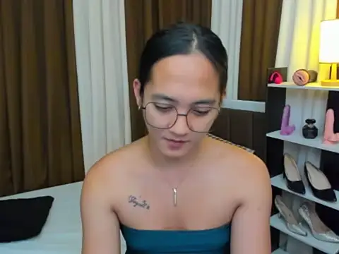 Snapshot of URHottestAngel chatting on 24, 10, 2025 URHottestAngel online show from 24, 10, 2025