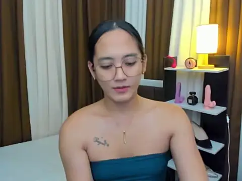 Snapshot of URHottestAngel chatting on 26, 10, 2025 URHottestAngel online show from 26, 10, 2025