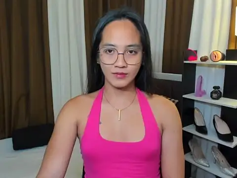 Snapshot of URHottestAngel chatting on 6, 11, 2025 URHottestAngel online show from 6, 11, 2025