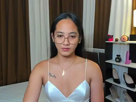 Snapshot of URHottestAngel chatting on 7, 11, 2025 URHottestAngel online show from 7, 11, 2025