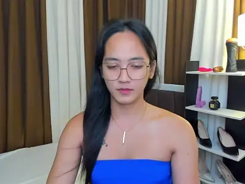 Snapshot of URHottestAngel chatting on 5, 11, 2025 URHottestAngel online show from 5, 11, 2025