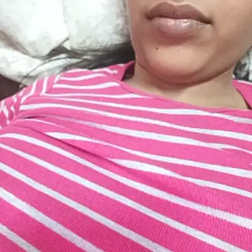 Snapshot of DesiSimran09 chatting on 3, 11, 2025 DesiSimran09 online show from 3, 11, 2025