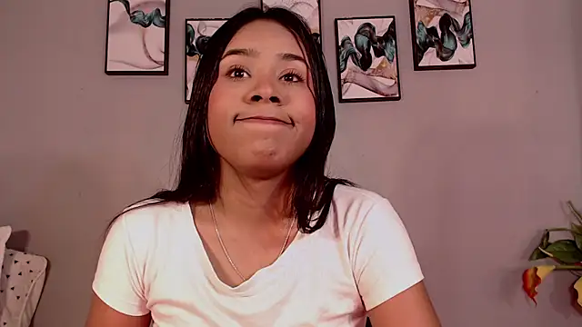 Snapshot of SophieW1 chatting on 22, 6, 2026 SophieW1 online show from 22, 6, 2026