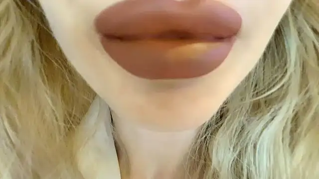 Snapshot of Politeeliza chatting on 31, 5, 2026 Politeeliza online show from 31, 5, 2026