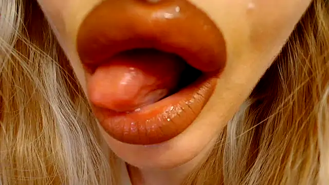 Snapshot of Politeeliza chatting on 9, 5, 2026 Politeeliza online show from 9, 5, 2026