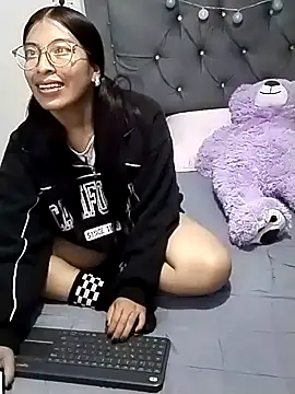 Megan Darcy online show from 4, 3, 2026