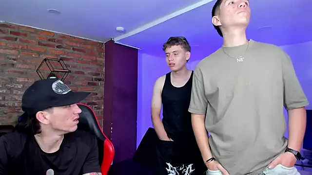 Handsomeboyss19 online show from 4, 3, 2026