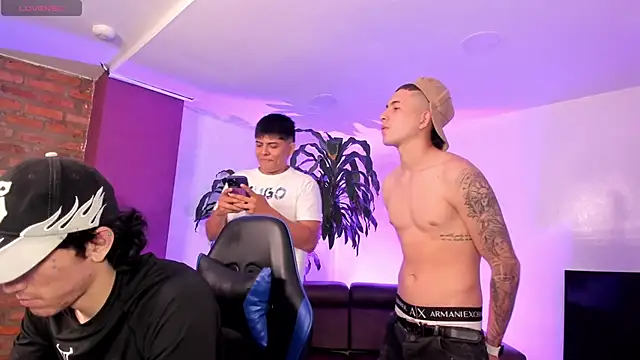 Snapshot of Handsomeboyss19 chatting on 28, 11, 2025 Handsomeboyss19 online show from 28, 11, 2025