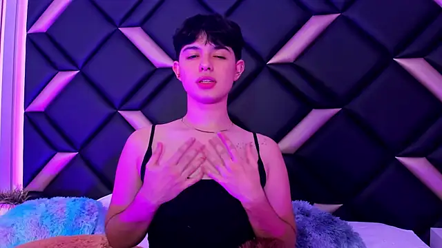 Snapshot of Handsomeboyss19 chatting on 15, 10, 2025 Handsomeboyss19 online show from 15, 10, 2025