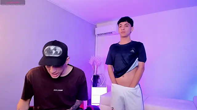Handsomeboyss19 online show from 22, 4, 2026