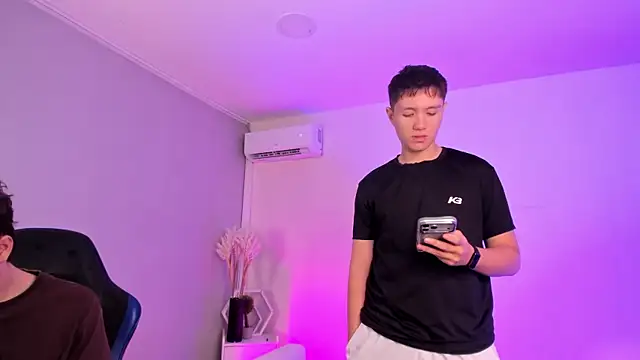 Handsomeboyss19 online show from 28, 4, 2026