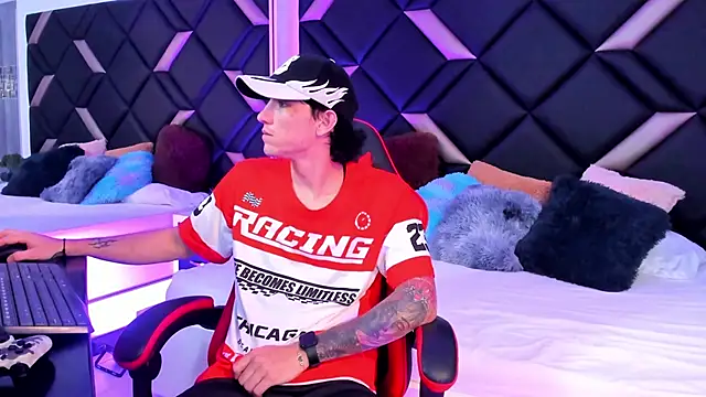 Snapshot of Handsomeboyss19 chatting on 18, 10, 2025 Handsomeboyss19 online show from 18, 10, 2025