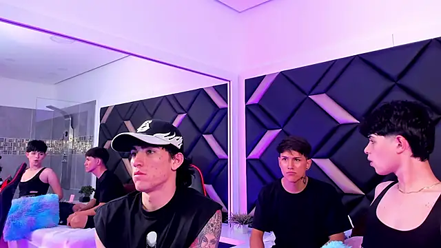 Snapshot of Handsomeboyss19 chatting on 17, 10, 2025 Handsomeboyss19 online show from 17, 10, 2025