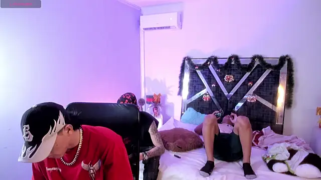 Handsomeboyss19 online show from 16, 12, 2025