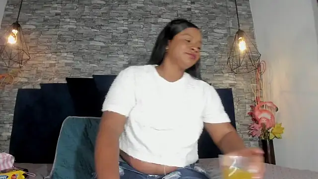 Snapshot of Emily_Brown18 chatting on 21, 12, 2025 Emily Brown18 online show from 21, 12, 2025