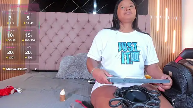 Snapshot of Emily_Brown18 chatting on 21, 10, 2025 Emily Brown18 online show from 21, 10, 2025