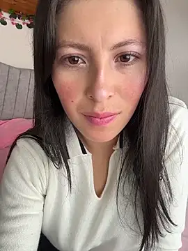 Mia salinass online show from 18, 12, 2025