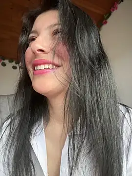 Mia salinass online show from 15, 6, 2026