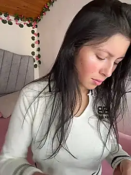 Mia salinass online show from 22, 12, 2025