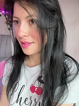 Mia salinass online show from 18, 6, 2026