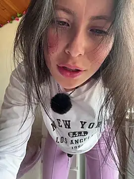 Mia salinass online show from 2, 12, 2025