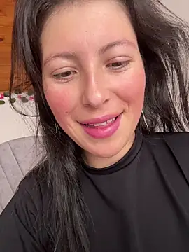 Mia salinass online show from 4, 12, 2025