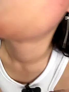 Mia salinass online show from 15, 10, 2025