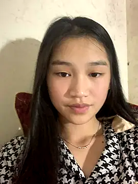 Snapshot of -Lie-06 chatting on 8, 11, 2025 -Lie-06 online show from 8, 11, 2025