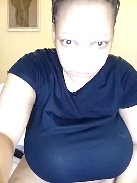 Snapshot of HappygalTheQueen chatting on 7, 5, 2026 HappygalTheQueen online show from 7, 5, 2026
