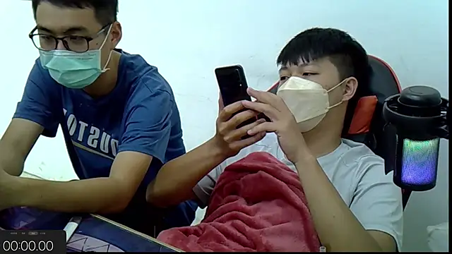 Snapshot of zhu000000 chatting on 8, 10, 2025 zhu000000 online show from 8, 10, 2025