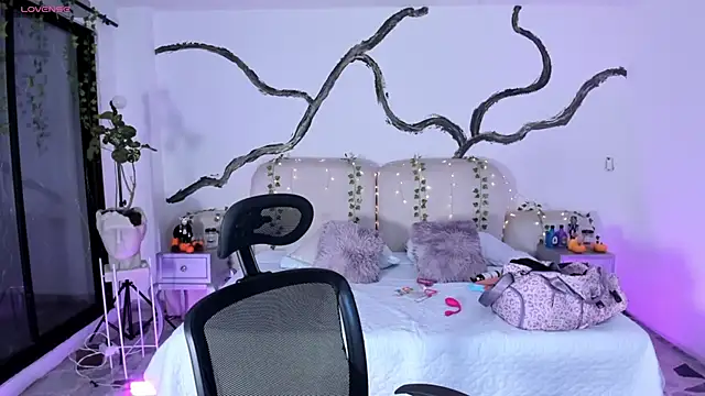 SarahCastro1  online show from 26, 10, 2025