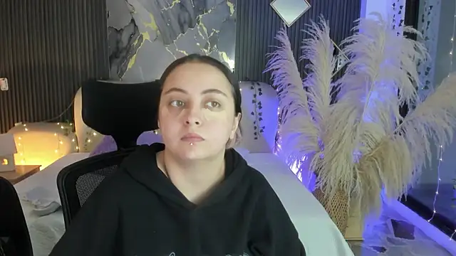 SarahCastro1  online show from 16, 2, 2026